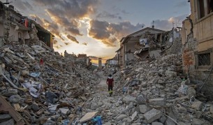 Силните трусове в Италия засегнаха и гробищата