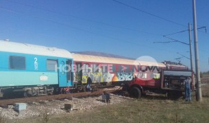 Влак дерайлира край Сопот, временно затвори линията