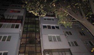 Второкласник загина след падане от седмия етаж