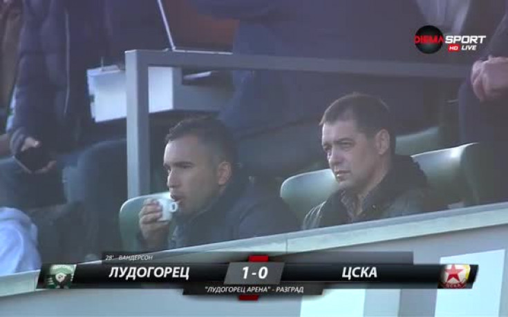 Хубчев и Апкарян на трибуните на 