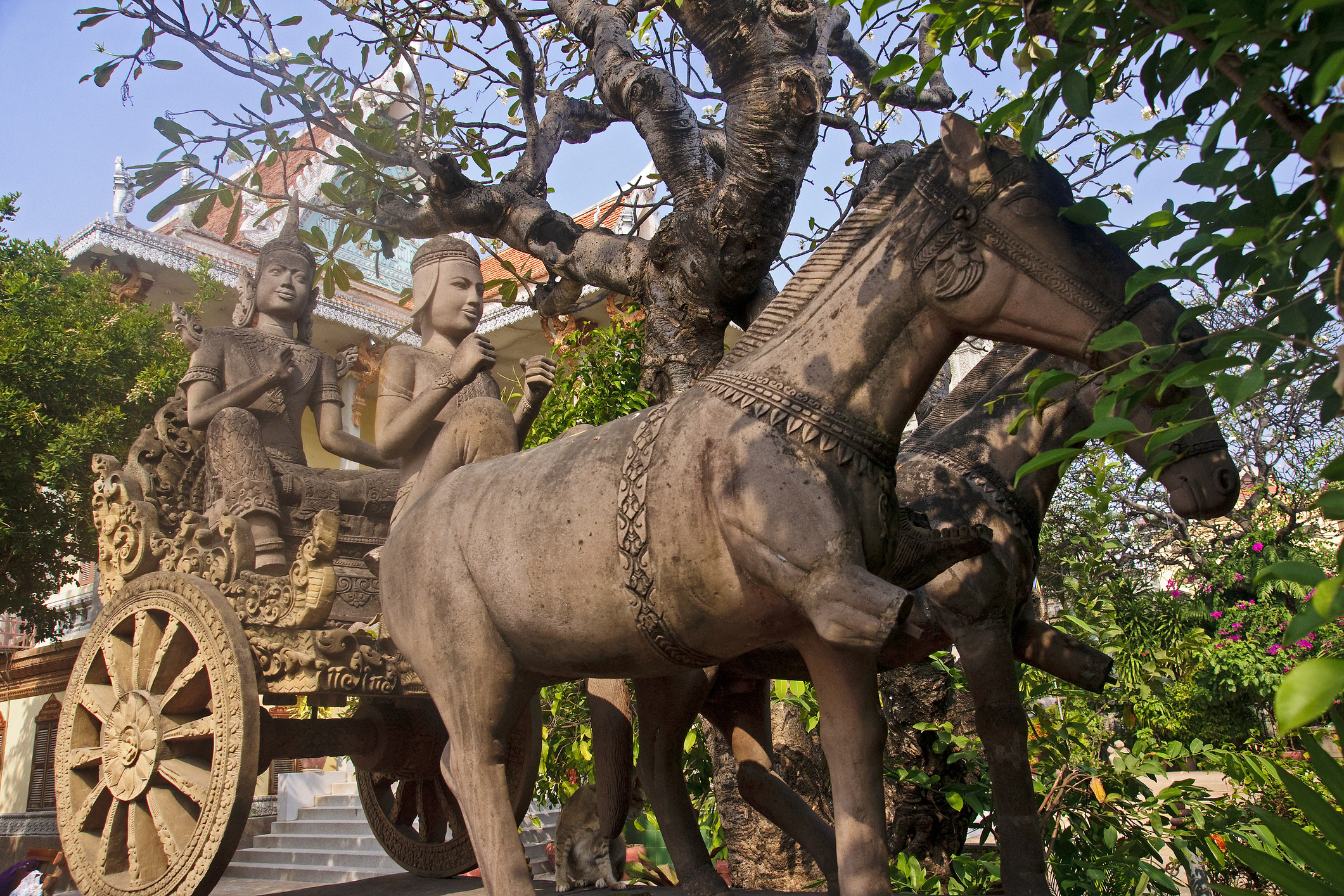 Перлата на Азия - така наричат столицата на Камбоджа Пном Пен. Градът, разположен на мястото, където се събират 3 реки: Басак, Саб и Меконг е на повече от 500 години.Ако искате да отидете там и да се потопите в тази многовековна история, култура и красива природа в съчетание с древни културни паметници, разгледайте нашата галерия