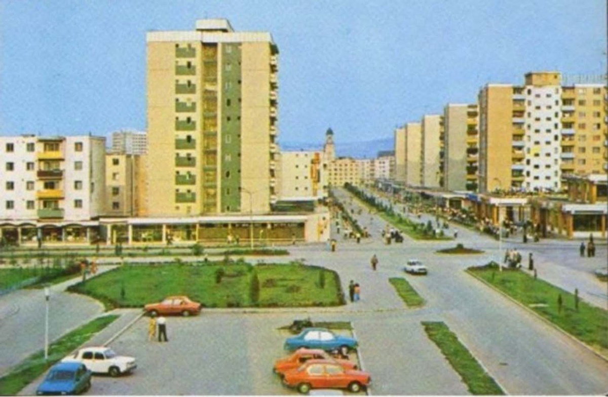 Изграждането на булевард и преместването на сграда в Алба Юлия са част от комунистическата програма - "Систематизация", на Николае Чаушеску