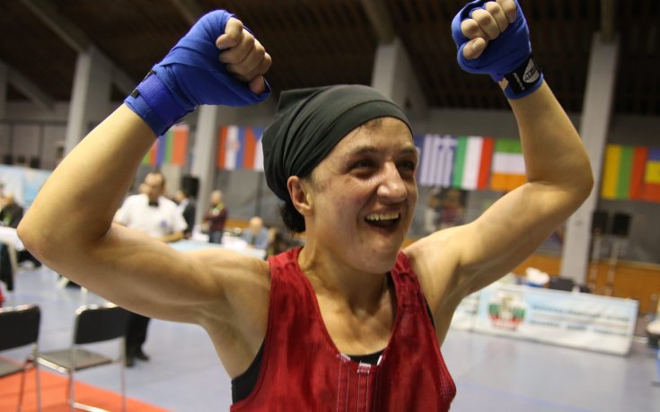 Боксьорка е №1 на СК Локомотив София за 2016