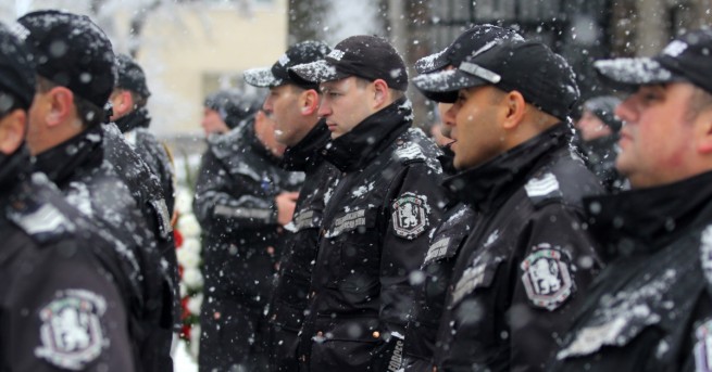 Държавата затяга контрола по празниците Повече полиция проверки и допълнителни