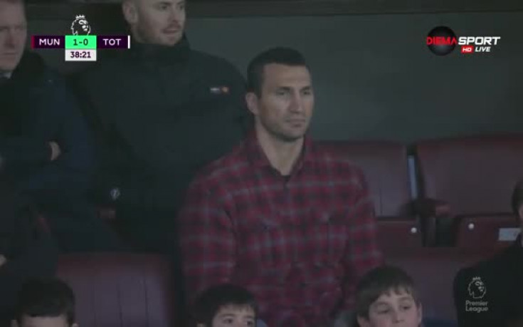 Боксова легенда гледа на живо Ман Юнайтед - Тотнъм