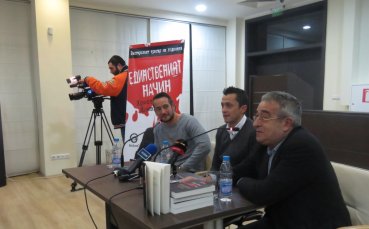 При огромен интерес Янев представи книгата си в Бургас