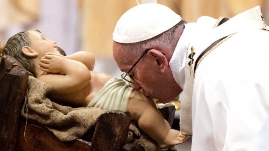 Папа Франциск: Коледа е „заложник на материализма“