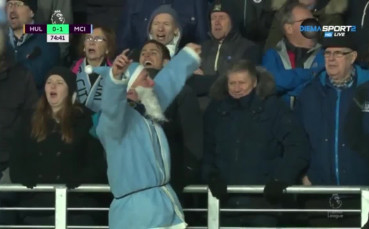 Син Дядо Коледа купонясва на Хъл - Ман Сити