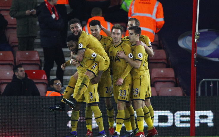 Тотнъм намери четири подаръка под елхата