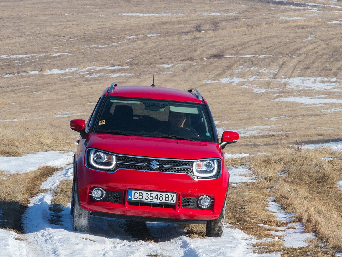 Suzuki Ignis не е най-бързият, нито е най-икономичният, със сигурност не е най-комфортният. Но без съмнение е най-компактният, има офроуд характеристики, с които ще засрами поне половината от SUV моделите два сегмента над него, а фактът, че е произведен в Япония, е атестат за качество, който клиентите ценят високо.