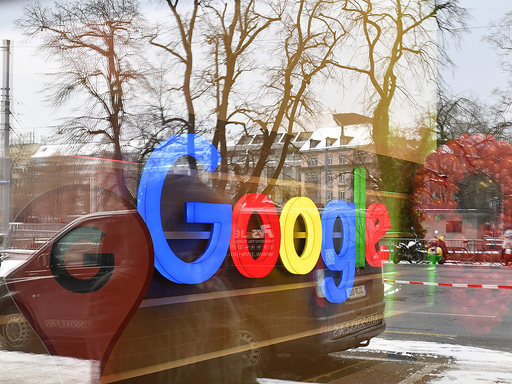 Служители напускат Google, защото им плаща много