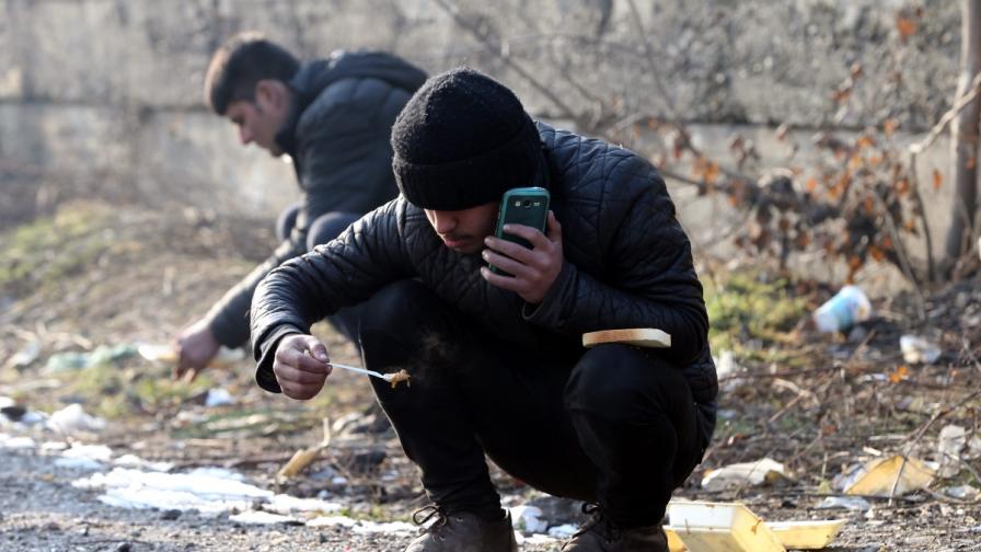  Осем са упрекнатите за трафик на мигранти 