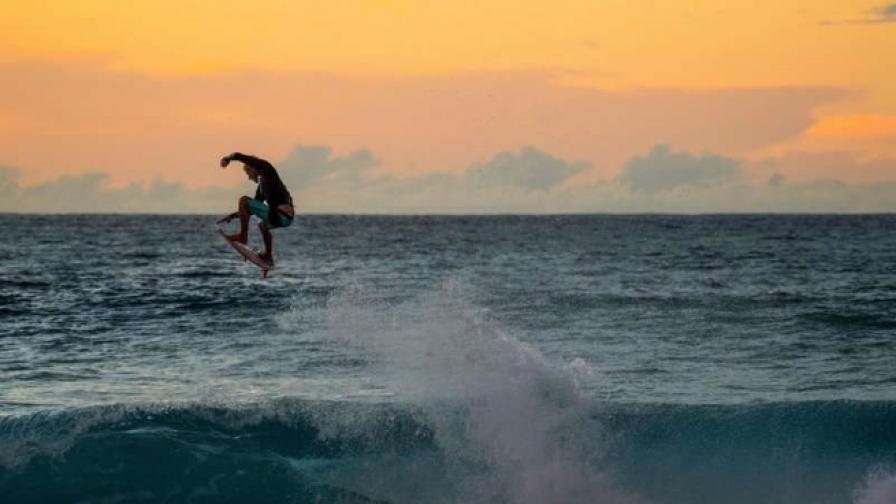 Една чудесна сърф година, обобщена по хавайски