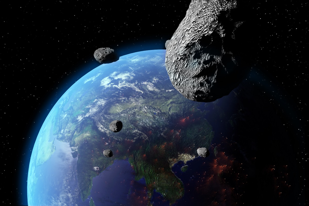 Сблъсък с астероид<br />
<br />
Всички ние сме добре запознати с опасностите, на които астероидите могат да изложат човечеството. В края на краищата се смята, че именно те са допринесли за изчезването на динозаврите. Последните изследвания ни карат да сме наясно, че нашата Слънчева система е домакин на комически скали, които биха могли да представляват опасност.
