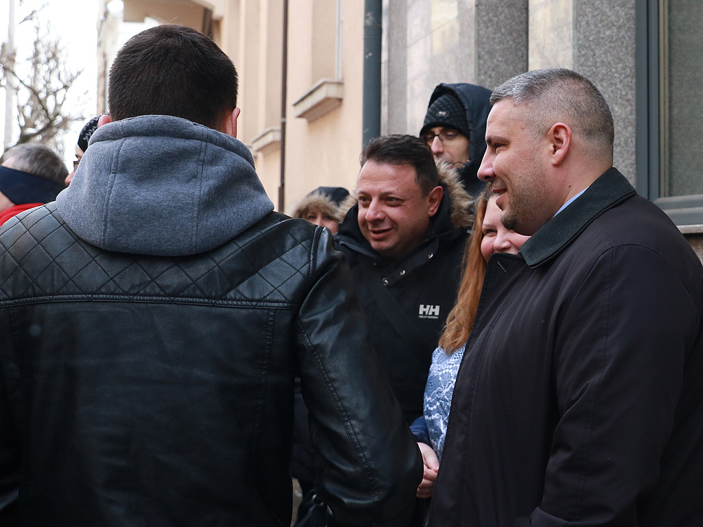 Вторият протест в рамките на месец и половина на най-натоварения съд - Софийския районен съд, събра 30-40 магистрати и от градския съд, както и граждани пред сградата на Висшия съдебен съвет.