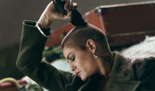 Защо Жана подстрига косата си до кожа (снимки)