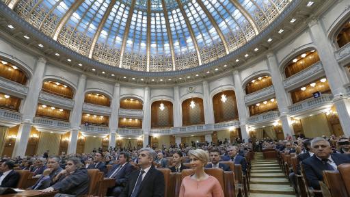  Правителството на Румъния падна 