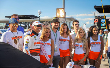 facebook.com/hooters/