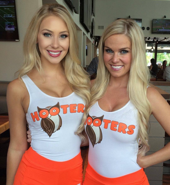 Момичетата на Hooters1