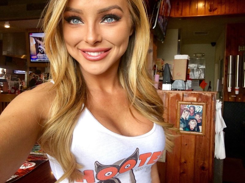 Момичетата на Hooters1