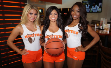 facebook.com/hooters/