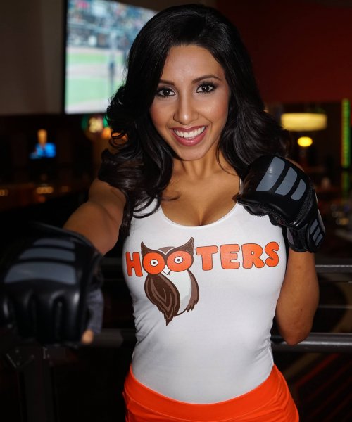 Момичетата на Hooters1