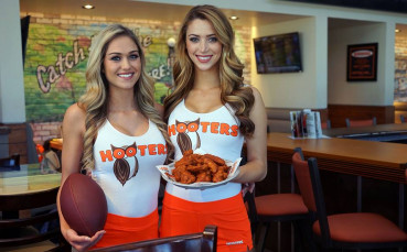 facebook.com/hooters/