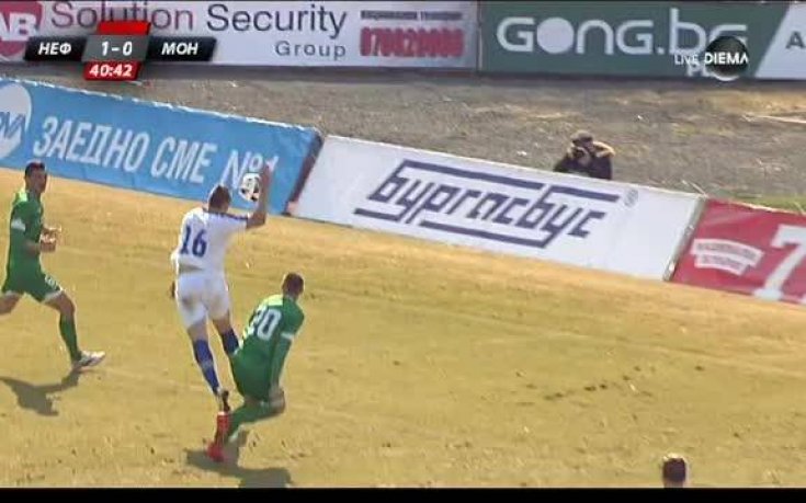 Стивън Петков копира Алексис Санчес, но съдиите го видяха