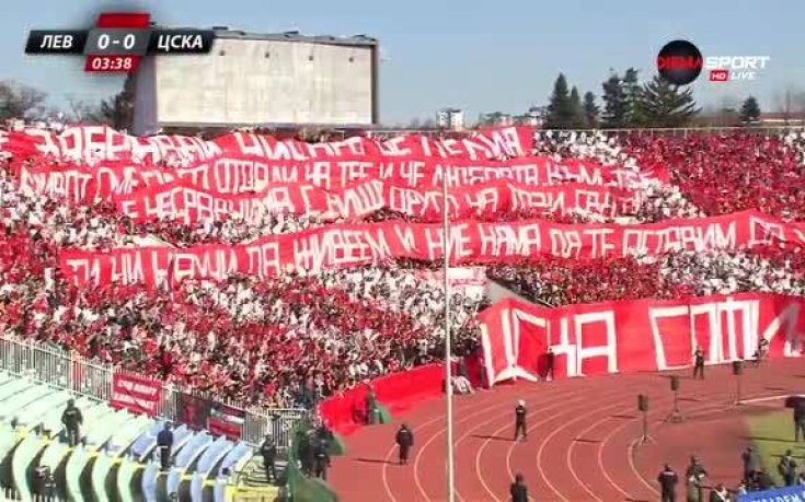 Шоу по трибуните от първите минути на голямото дерби