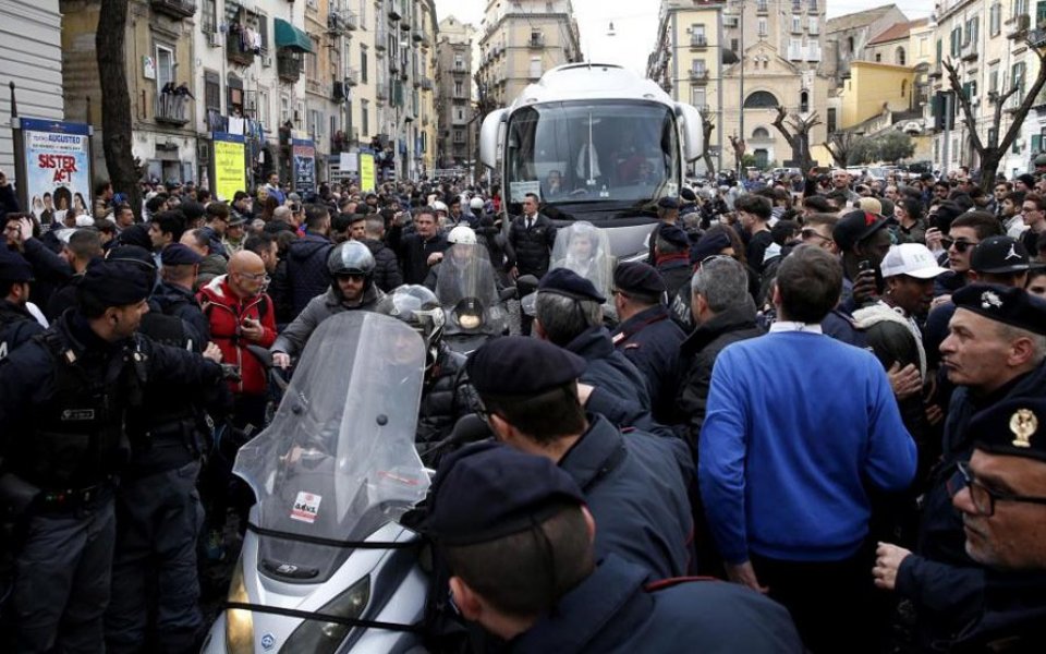 Над 700 неаполитанци посрещнаха Реал с ругатни