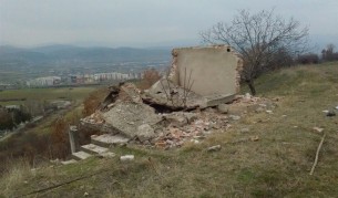 Оцелялото момче, затрупано от постройка - вън от опасност