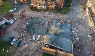 Експлозия в Ливърпул срина сграда