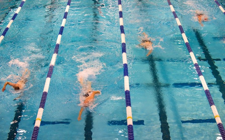 Единственият българин на Европейското по плуване аут в сериите на 400м