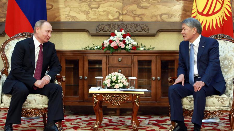 Среща между руския президент Владимир Путин и киргизския му колега Алмазбек Атамбайев
