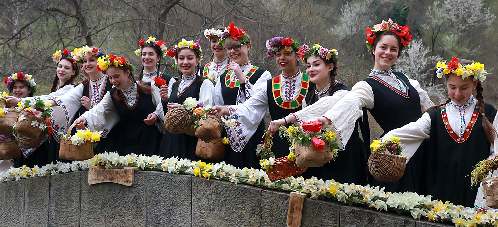 Ой, Лазаре, Лазаре, добре си ми дошъл Лазаре - Лазарки в ЕМО Етър