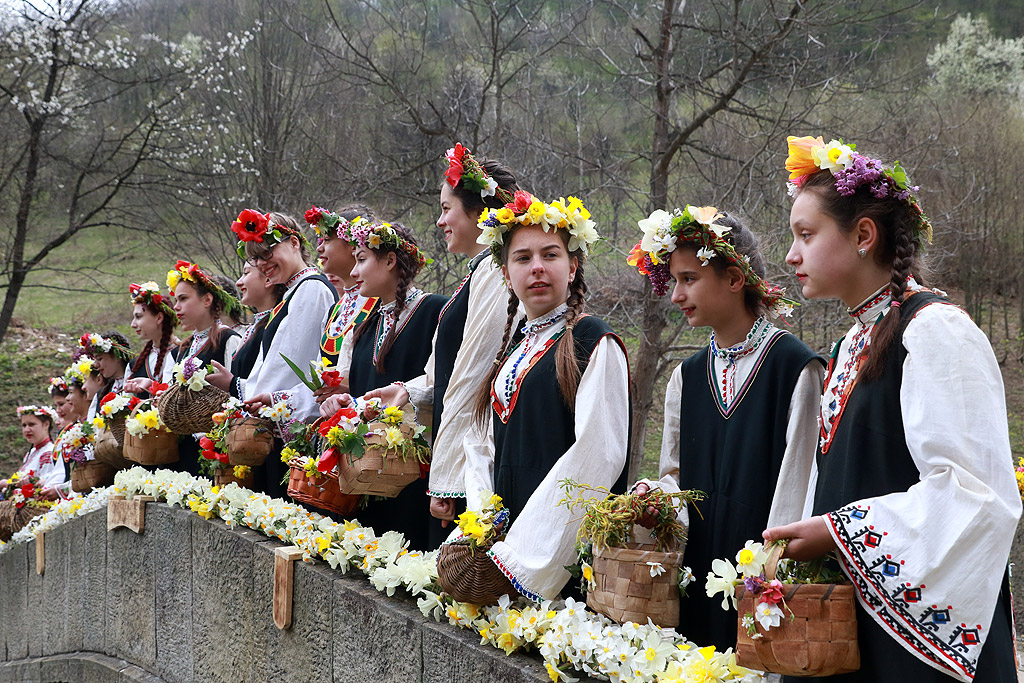 Ой, Лазаре, Лазаре, добре си ми дошъл Лазаре - Лазарки в ЕМО Етър