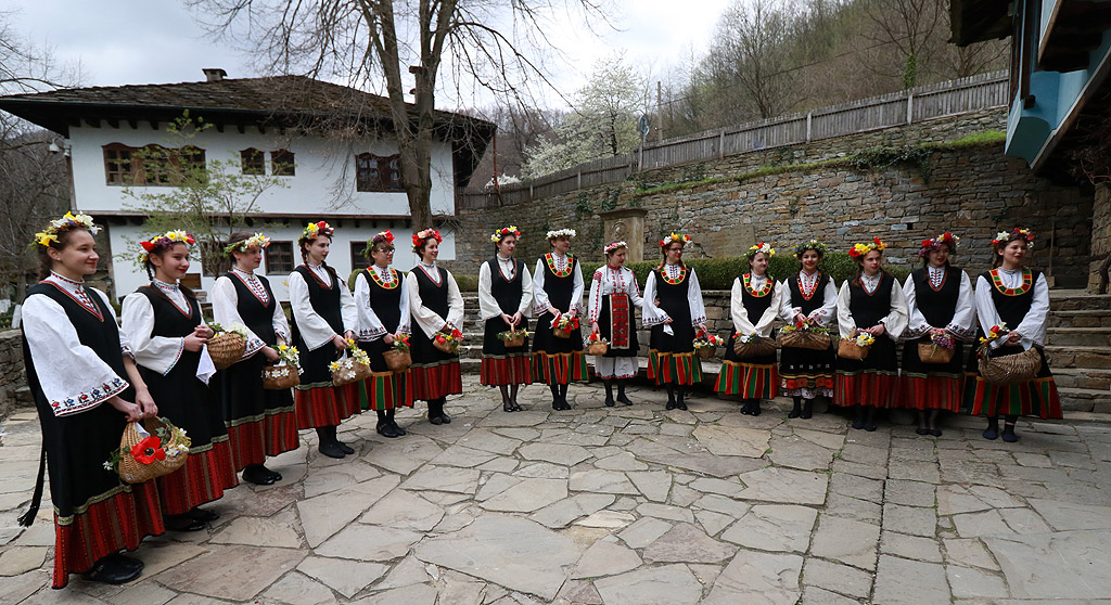 Ой, Лазаре, Лазаре, добре си ми дошъл Лазаре - Лазарки в ЕМО Етър