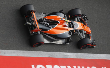 Макларън няма да ползва новото задно крило в Китай