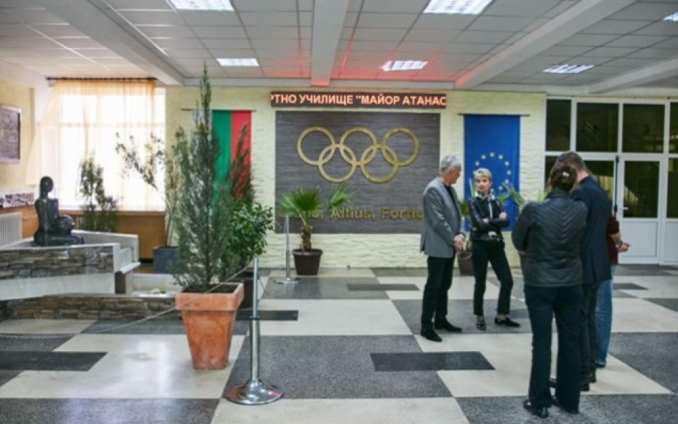 Министър Дашева се запозна с ремонта на стадиона в Русе