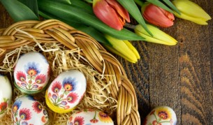 Лесно и ефектно, как да украсите великденските яйца