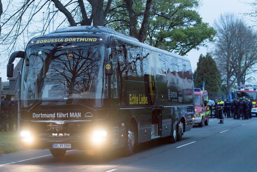 Автобусът на Борусия Дортмунд1
