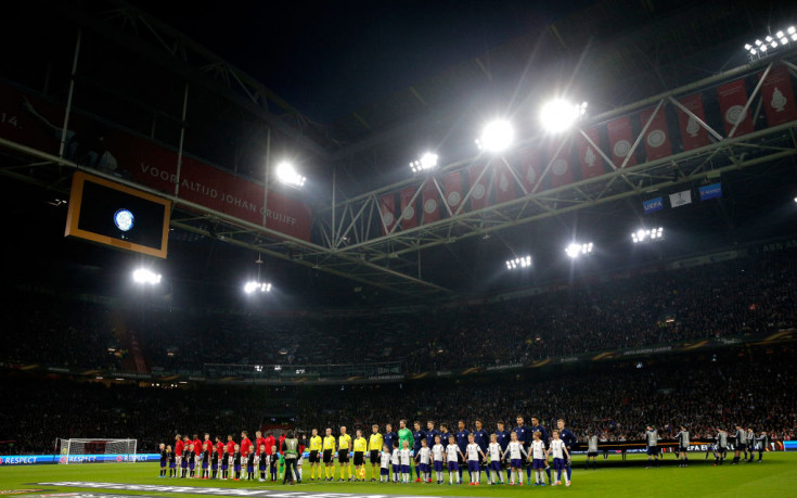 Аякс смачка Шалке, вкара 2 и изпусна много