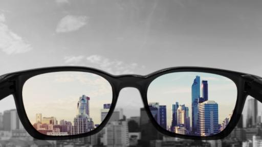  Защо в Япония не разрешиха на дамите да носят очила 