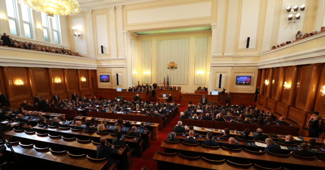 Днес депутатите в Народното събрание заседаваха точно 17 минути по