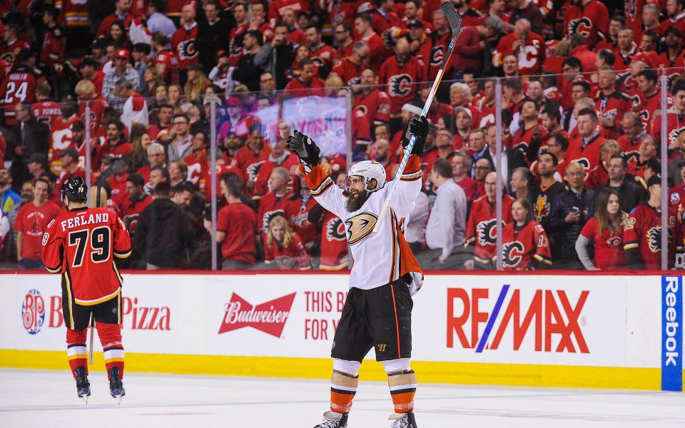 Категоричен Анахайм първи стигна четвъртфинал в НХЛ