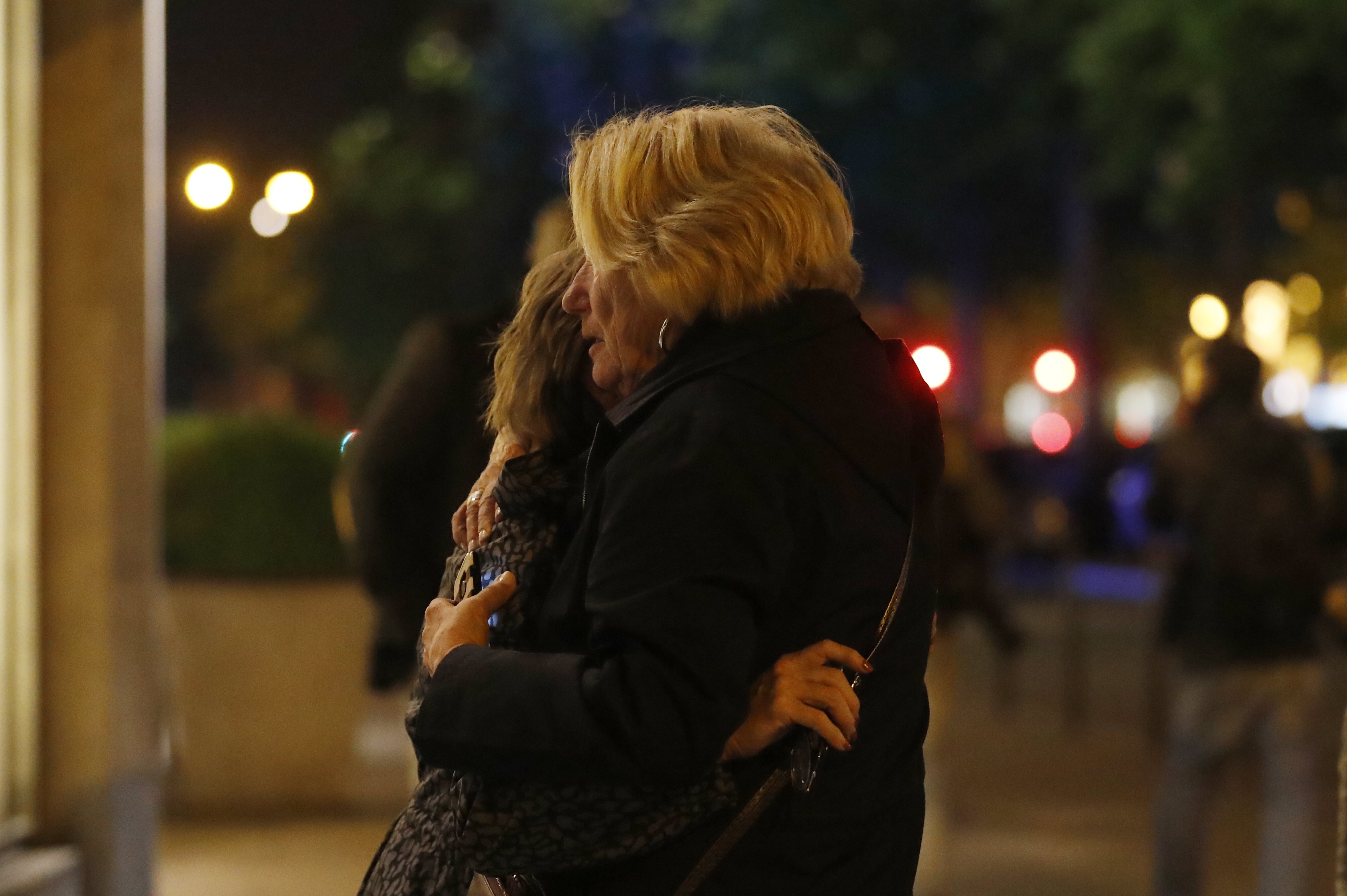 Така изглеждаше центърът на Париж след нападението, при което загинаха двама полицаи