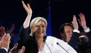 15 г. по-късно Марин льо Пен върви към краха на баща си