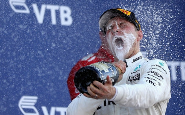 Изненадващ лидер повежда колоната в Австрия