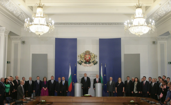 Бойко Борисов и Огнян Герджиков (в средата) на церемонията по приемственост в изпълнителната власт
