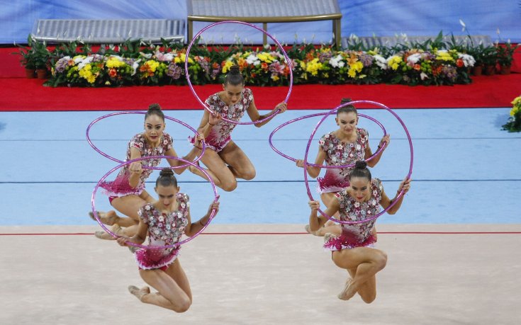 Ансамбълът ни излезе начело след първия ден на СК